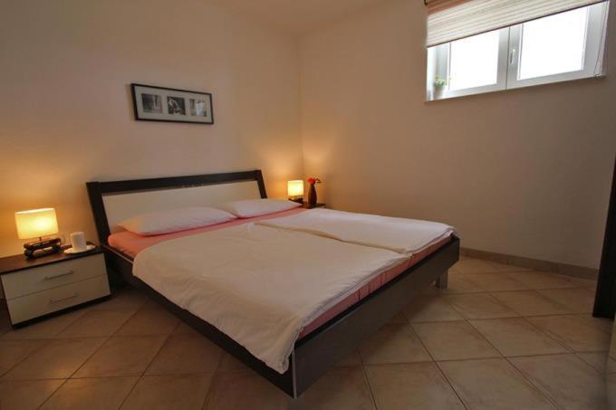 Apartment Beachfront Baricevic With Pool