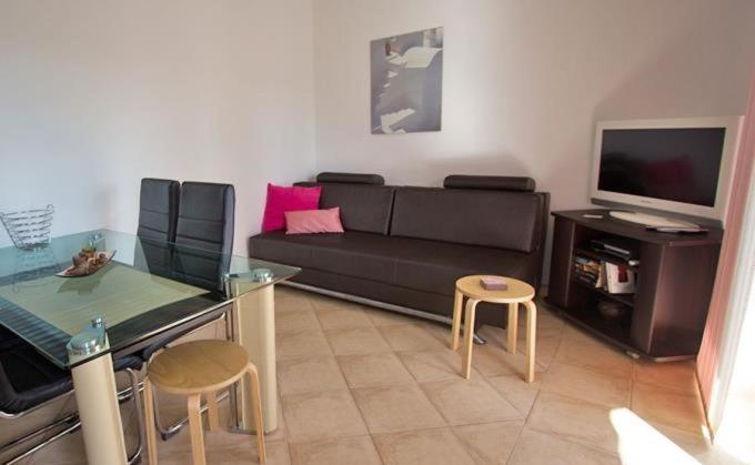 Beachfront Baricevic With Pool Apartment Cesarica