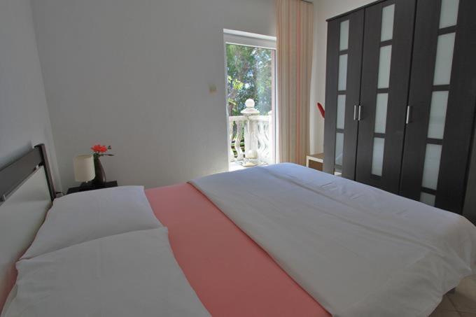 Beachfront Baricevic With Pool * Cesarica