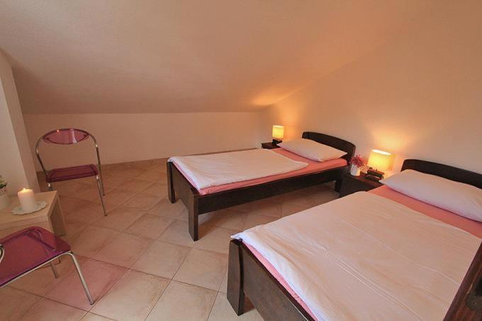 Beachfront Baricevic With Pool Apartment Cesarica