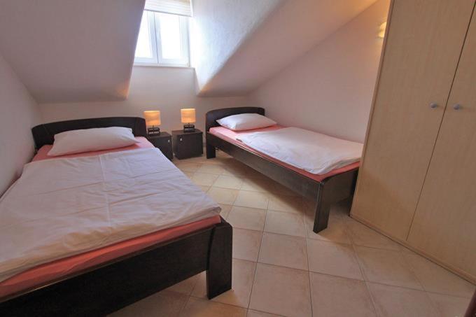 Beachfront Baricevic With Pool Apartment Cesarica