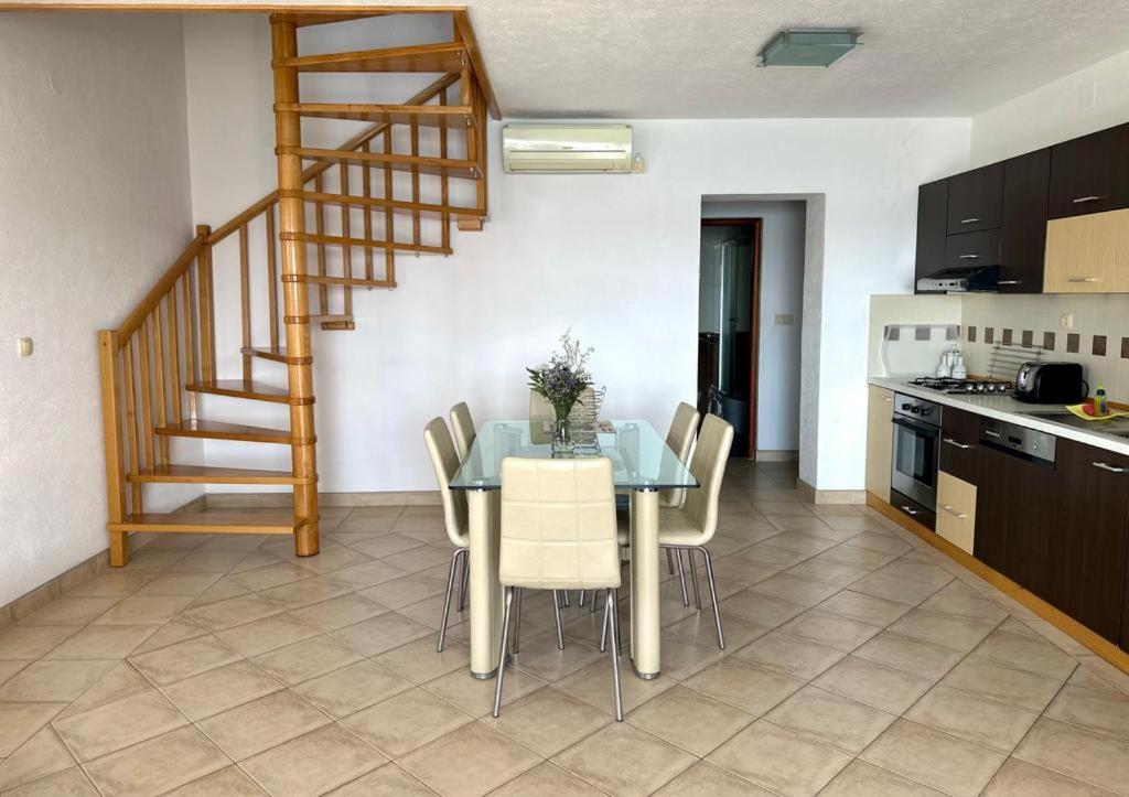 Beachfront Baricevic With Pool Apartment *