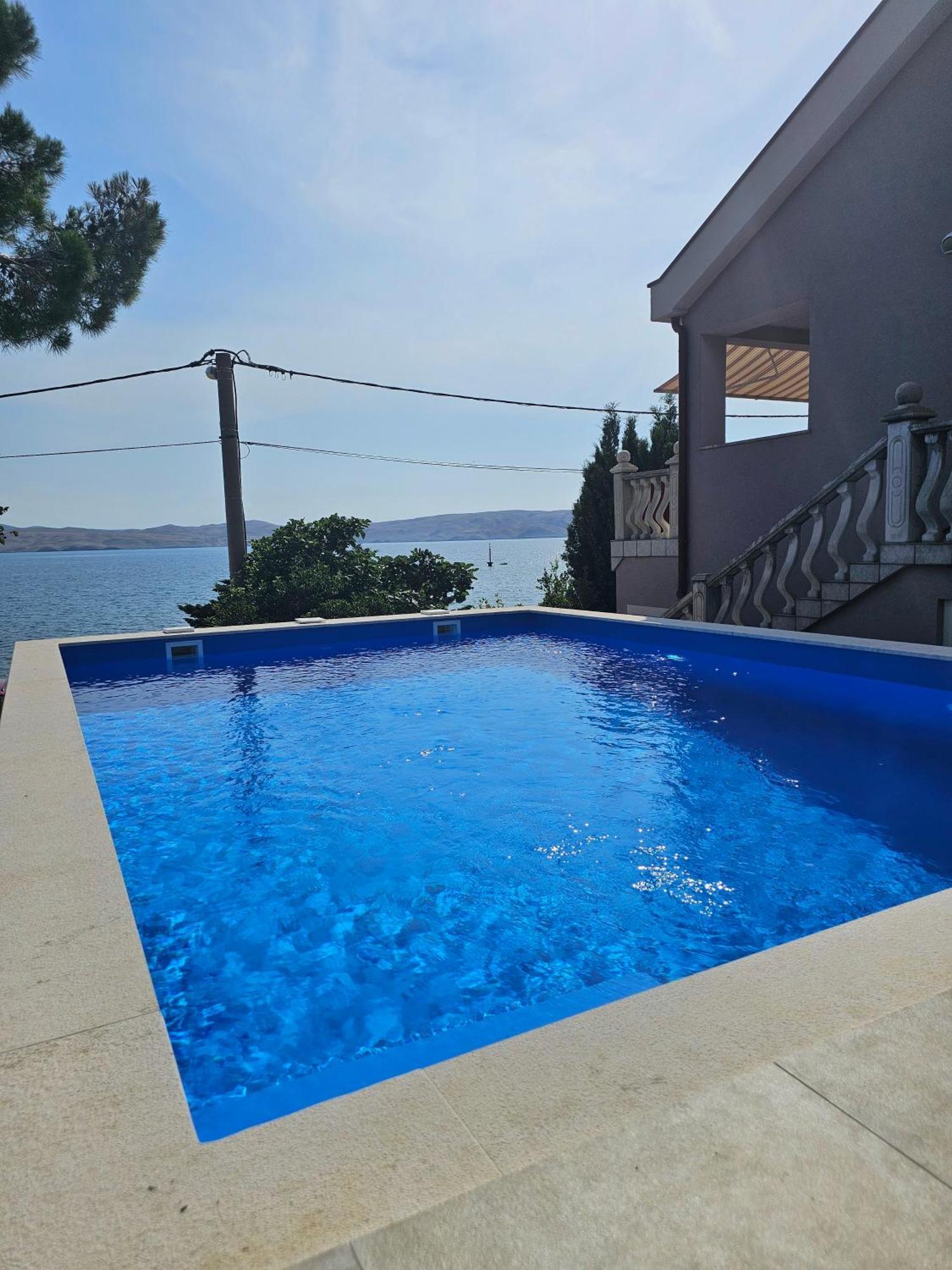 Beachfront Baricevic With Pool Apartment *