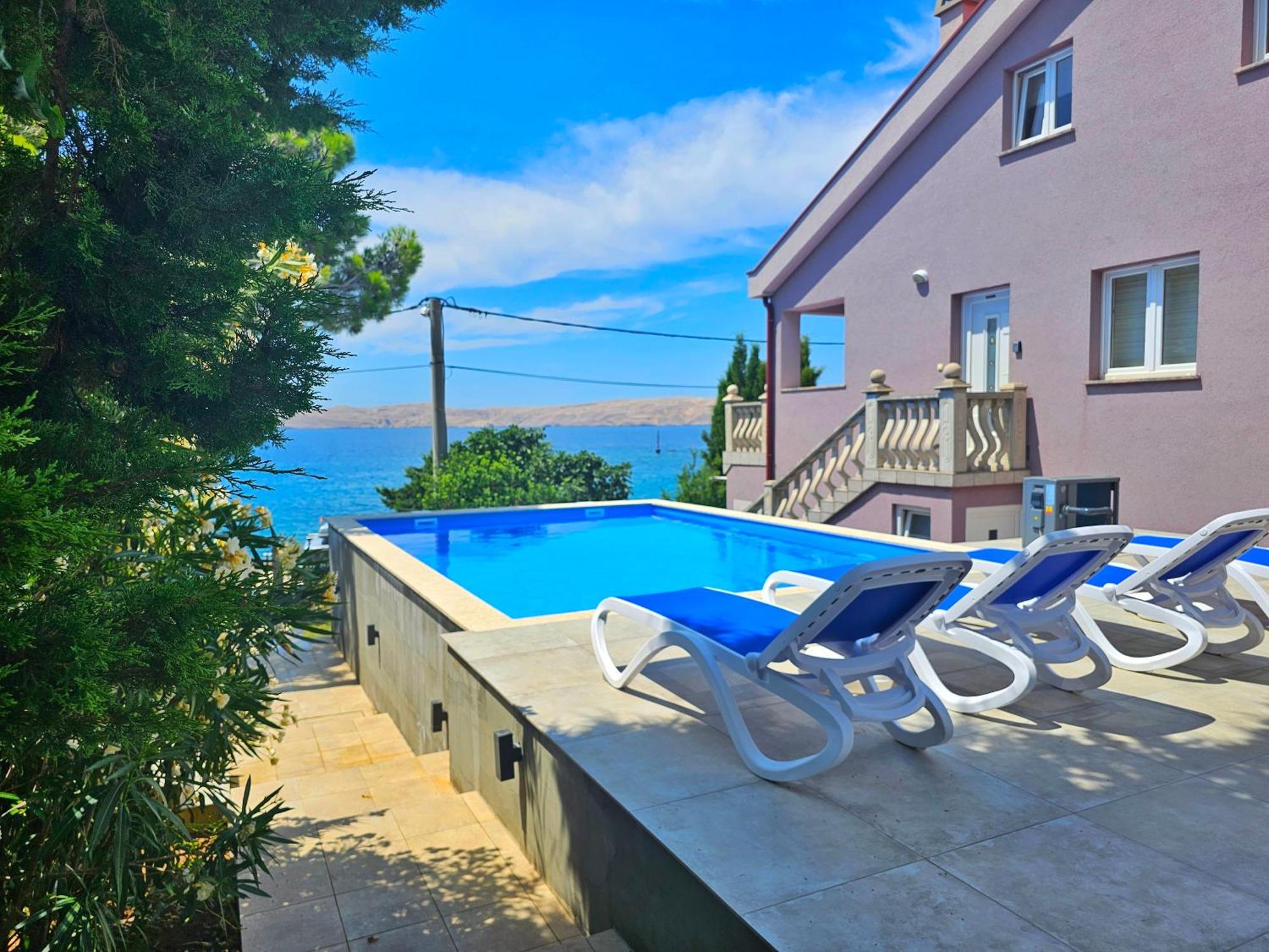 Beachfront Baricevic With Pool Apartment Cesarica
