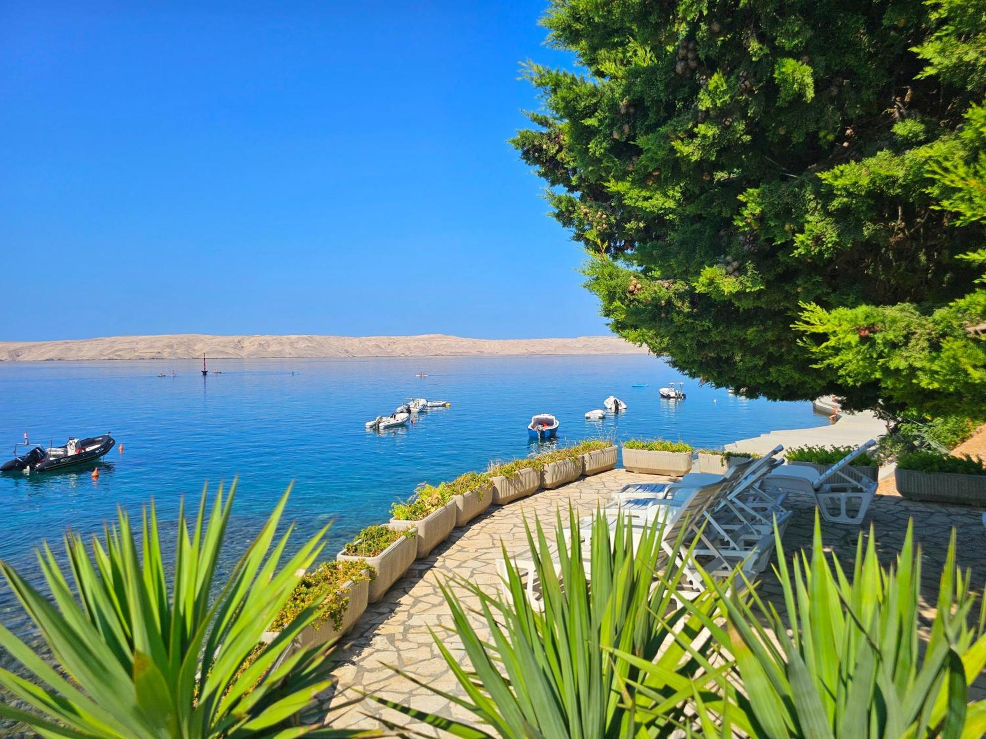 Beachfront Baricevic With Pool Apartment *