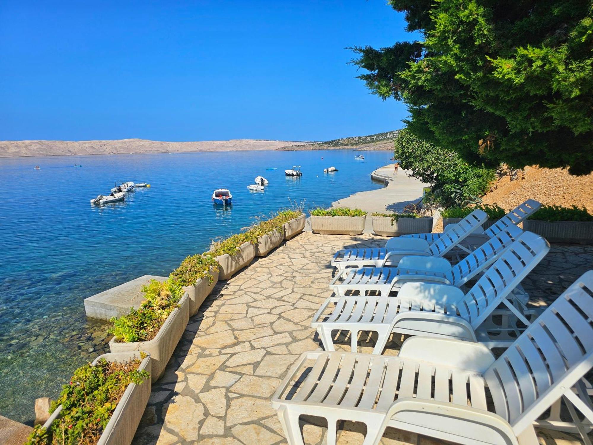 Apartment Beachfront Baricevic With Pool Cesarica