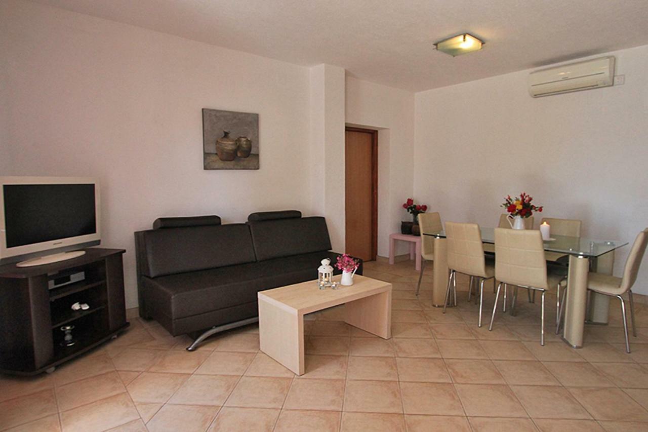 Beachfront Baricevic With Pool *