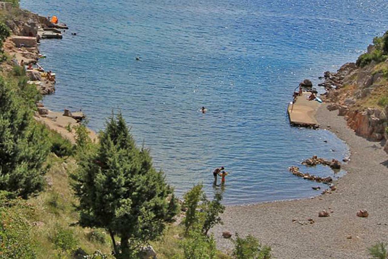 Apartment Beachfront Baricevic With Pool Cesarica
