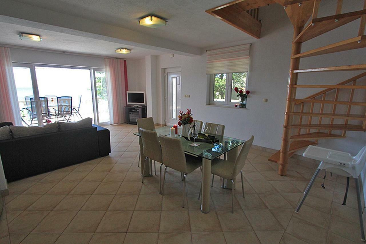 Beachfront Baricevic With Pool Apartment *