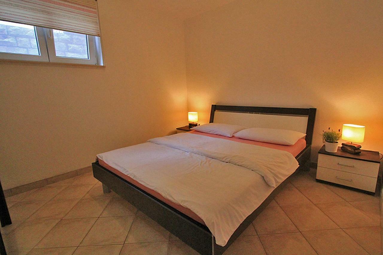 Beachfront Baricevic With Pool Apartment Cesarica