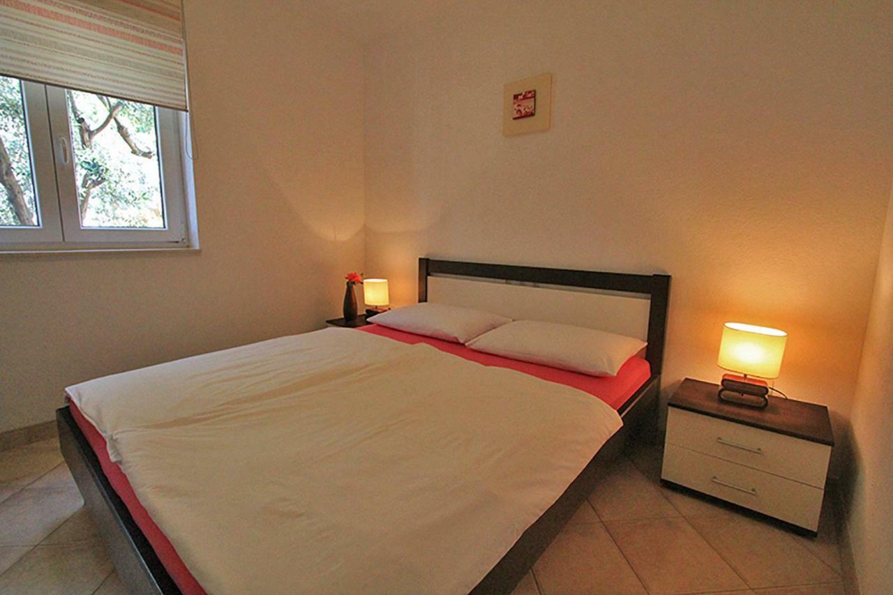 Apartment Beachfront Baricevic With Pool *