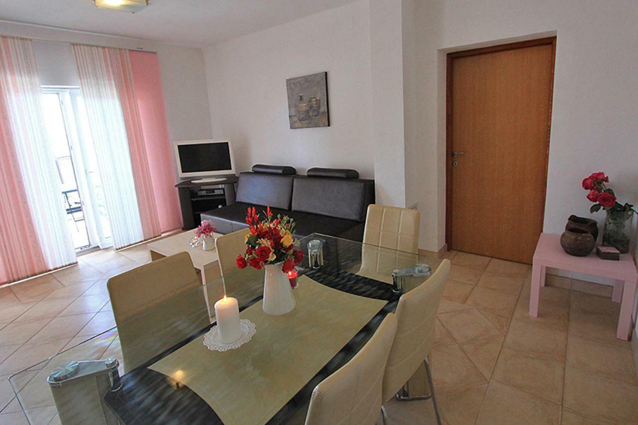 Beachfront Baricevic With Pool *