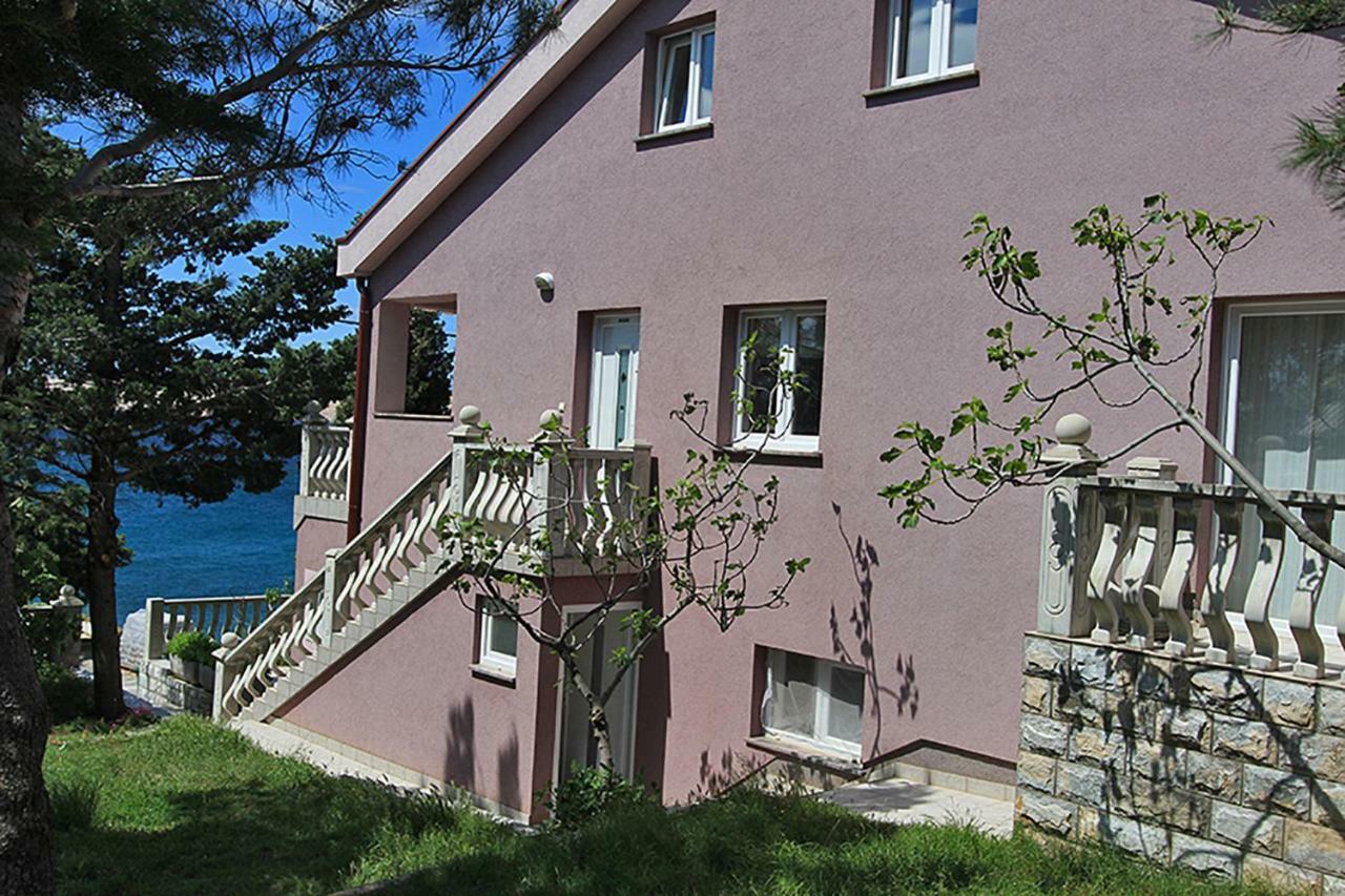 Apartment Beachfront Baricevic With Pool Cesarica