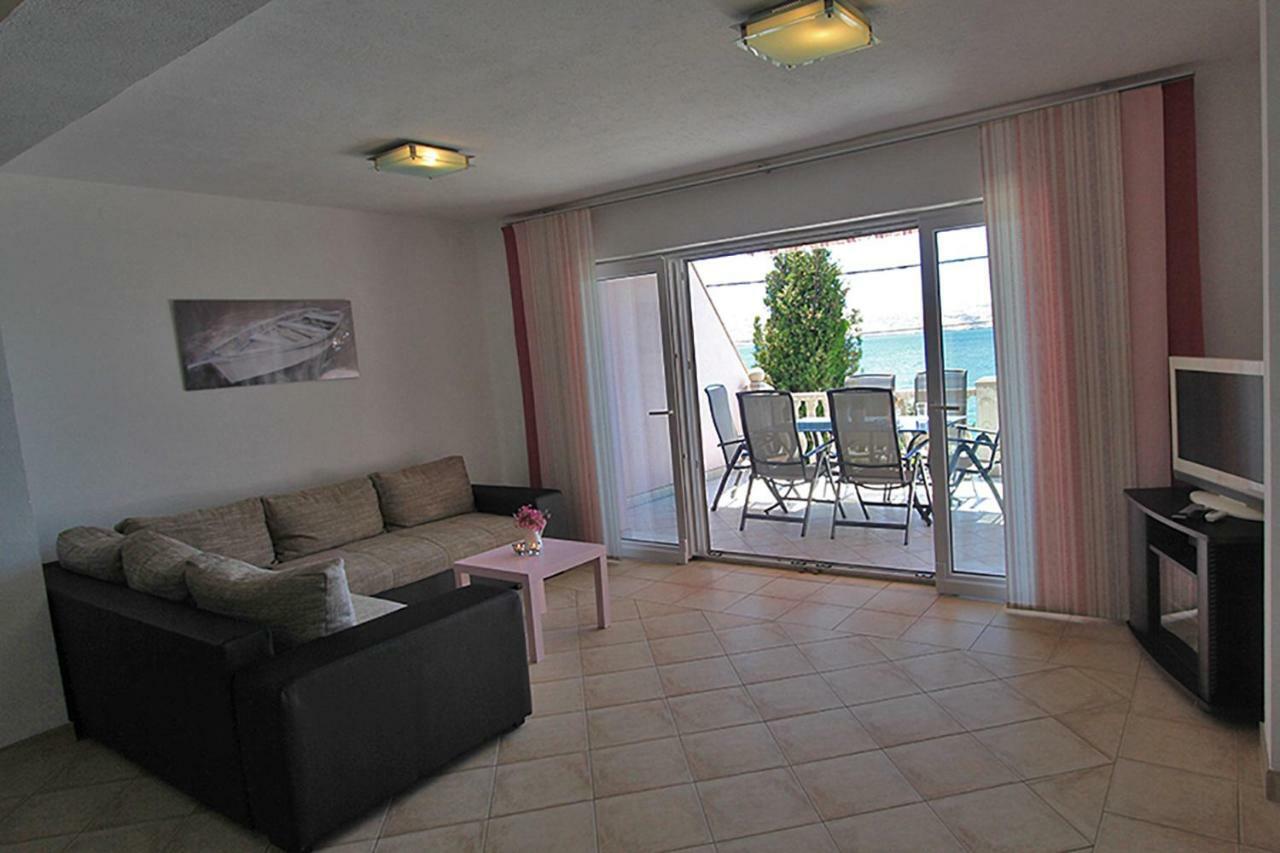 Apartment Beachfront Baricevic With Pool Cesarica