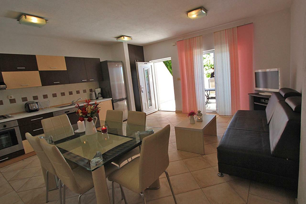 Beachfront Baricevic With Pool Cesarica