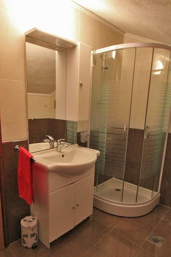 Beachfront Baricevic With Pool Apartment *