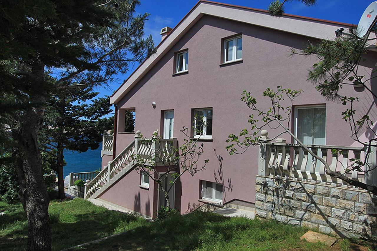 Apartment Beachfront Baricevic With Pool Cesarica